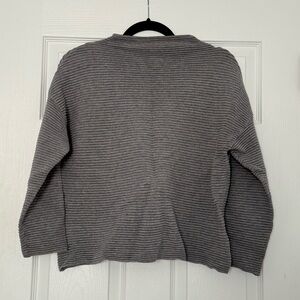Chic Gray Ribbed Sweater